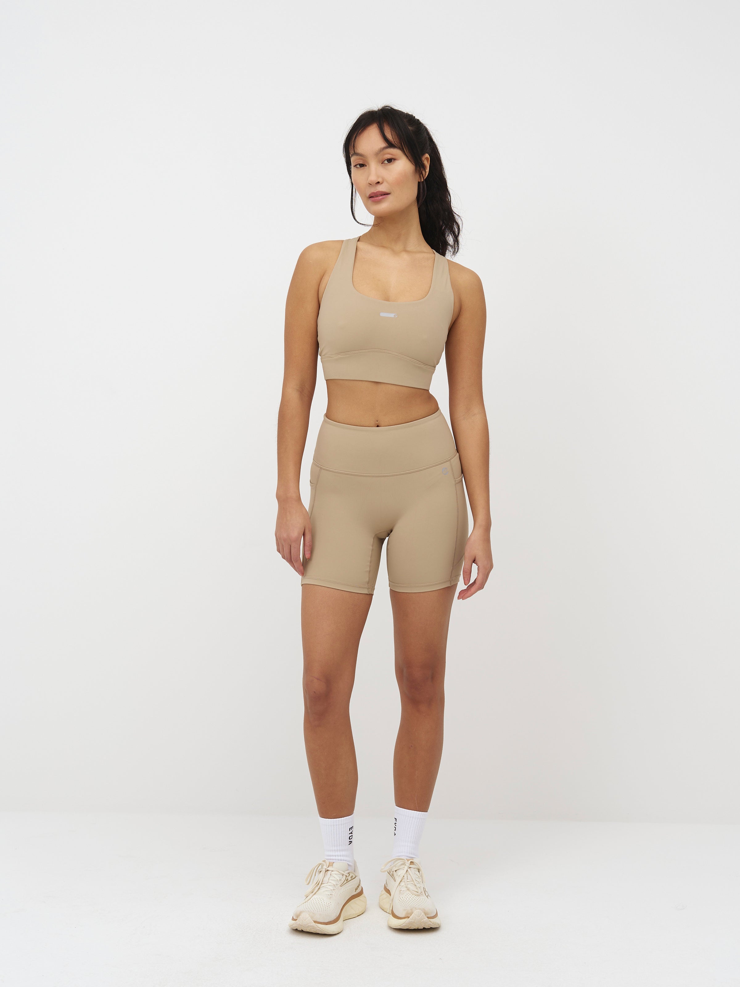 Ellie Ultralight Pocket Shorts 6"