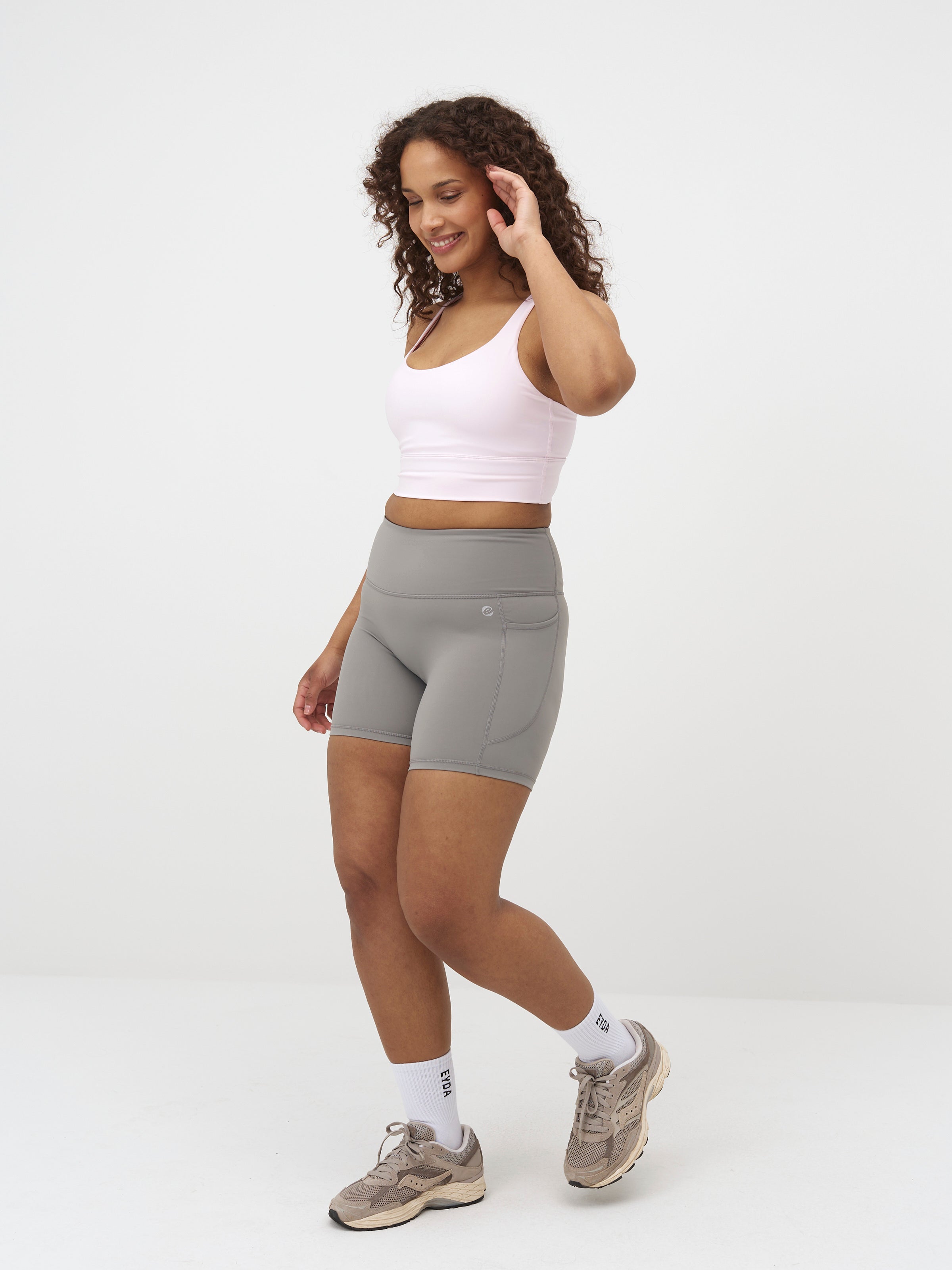 Ellie Ultralight Pocket Shorts 6"