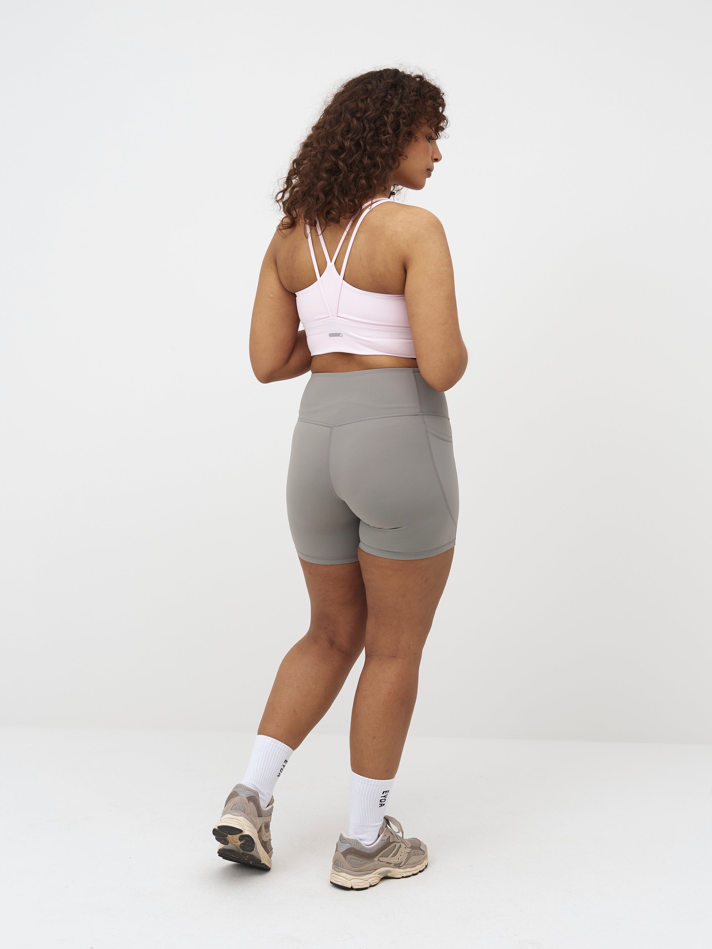 Ellie Ultralight Pocket Shorts 6"