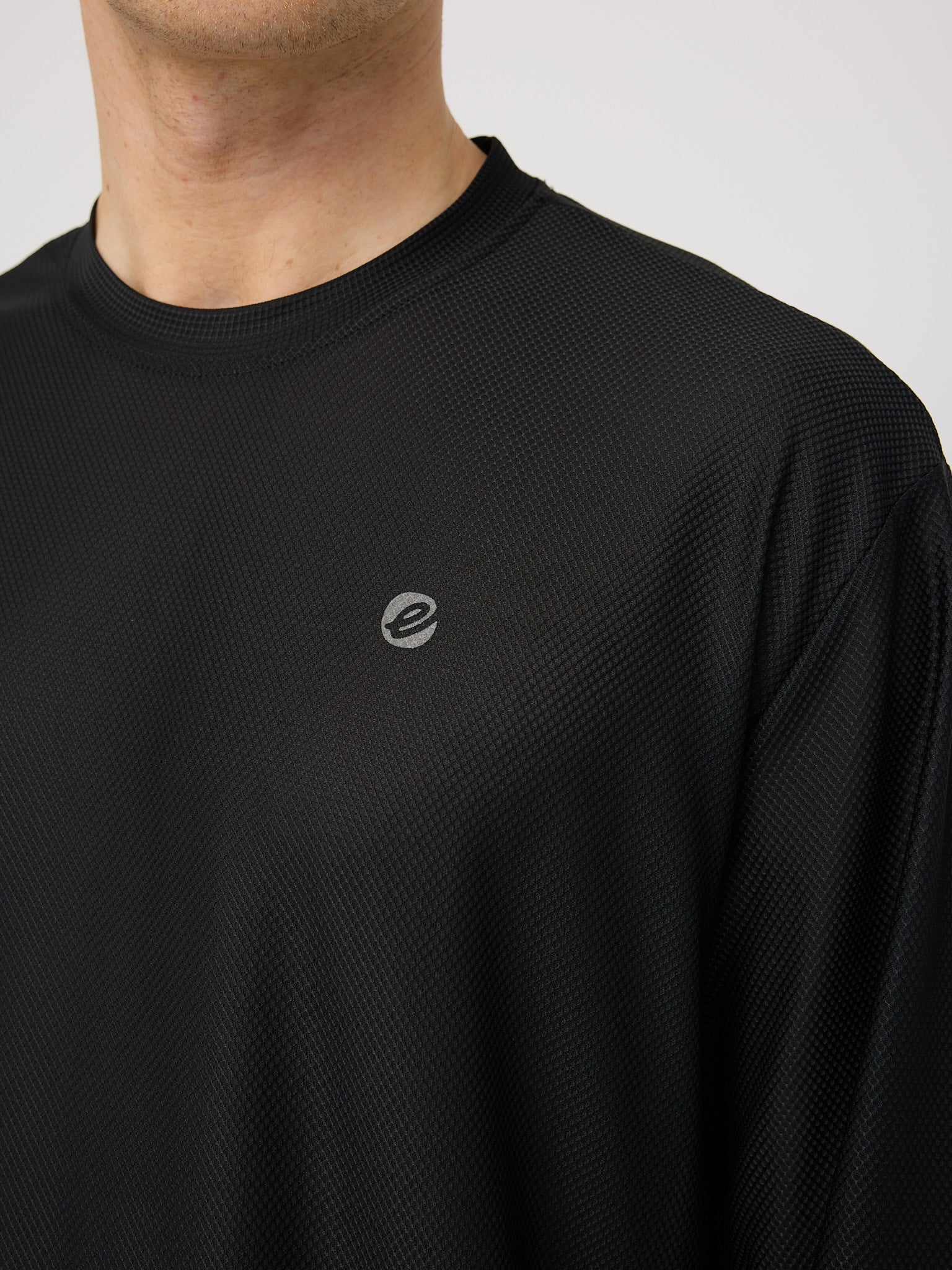 Noah Loose Long Sleeve