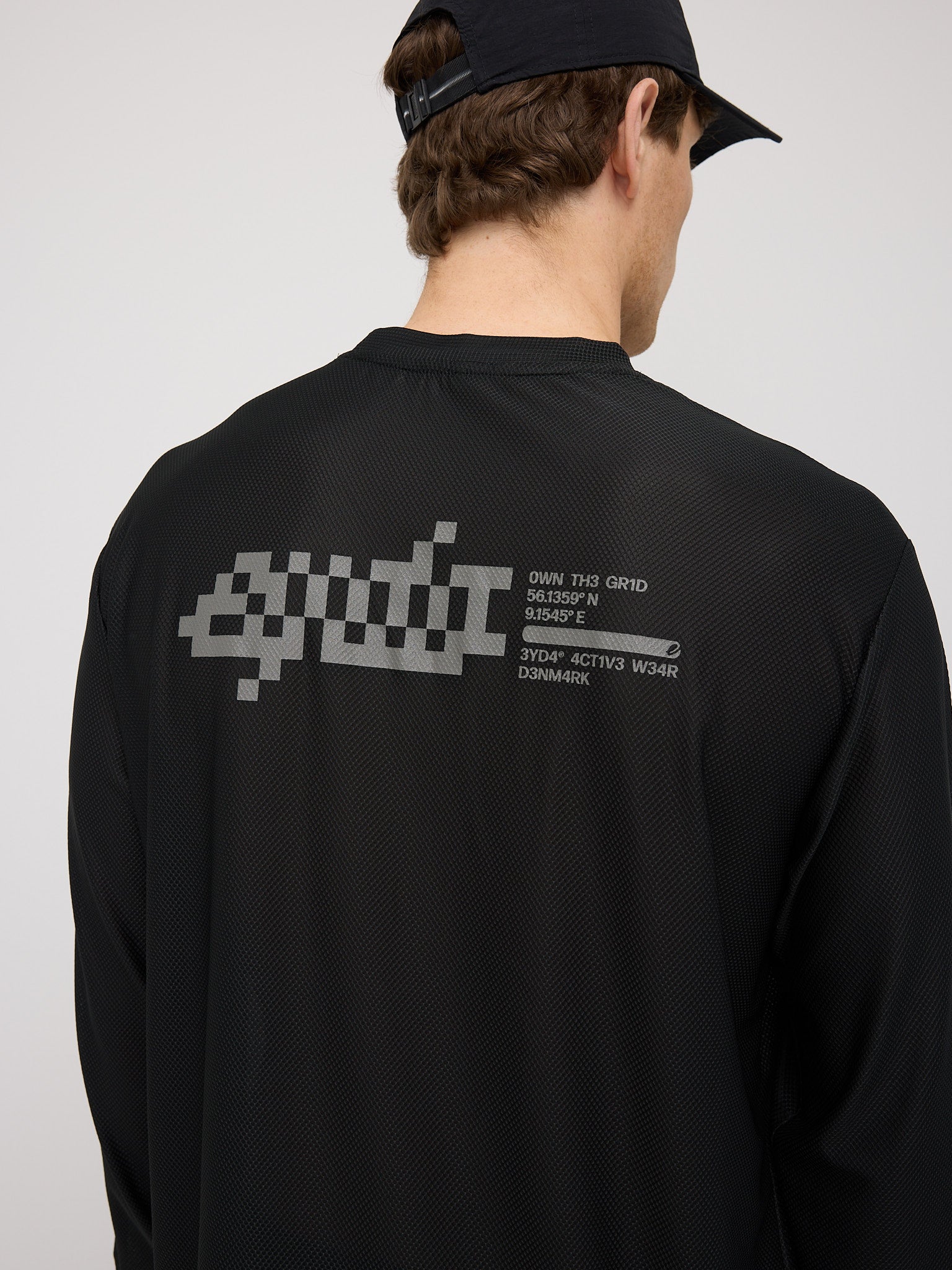 Noah Loose Long Sleeve