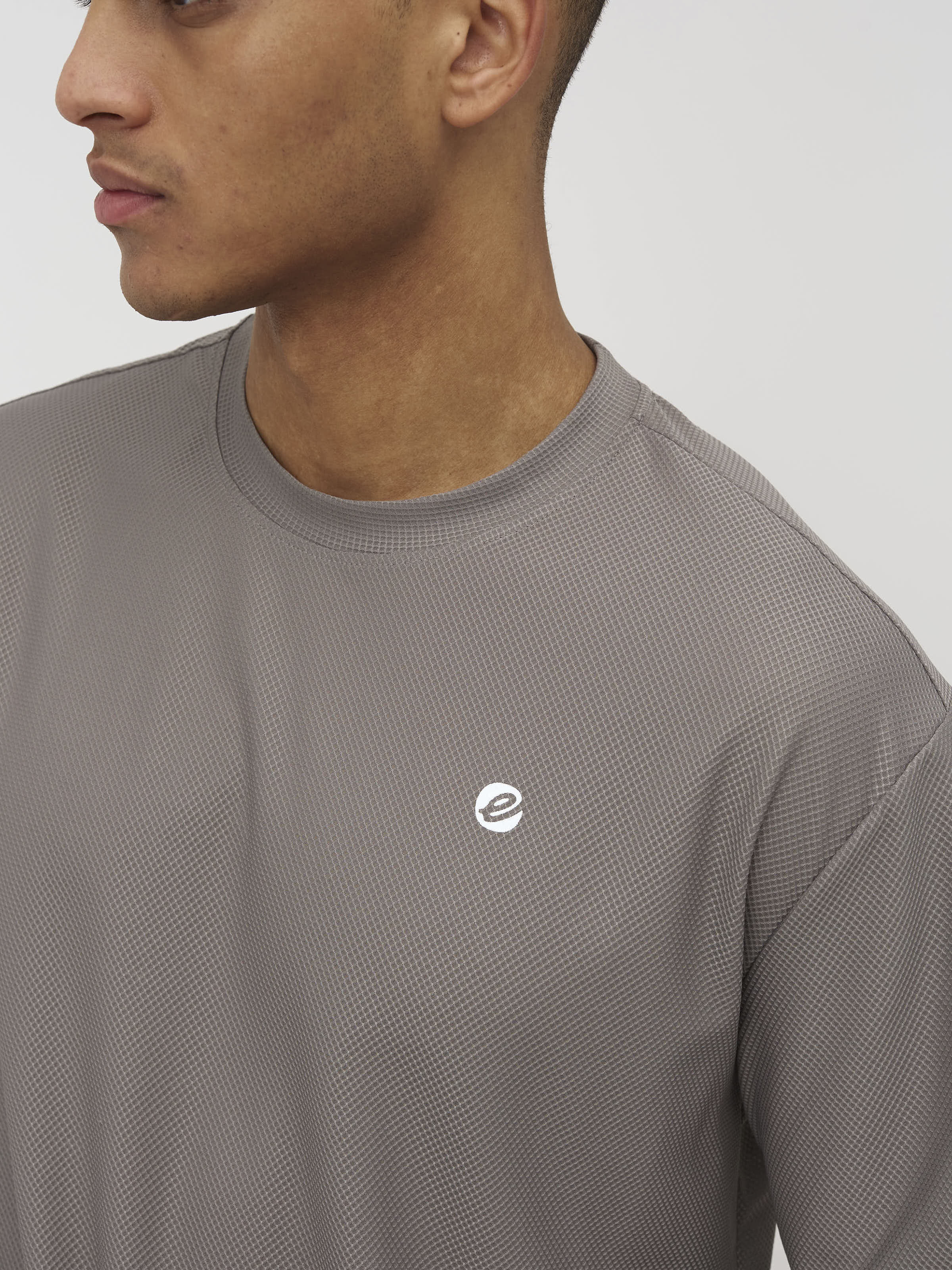 Noah Loose Long Sleeve