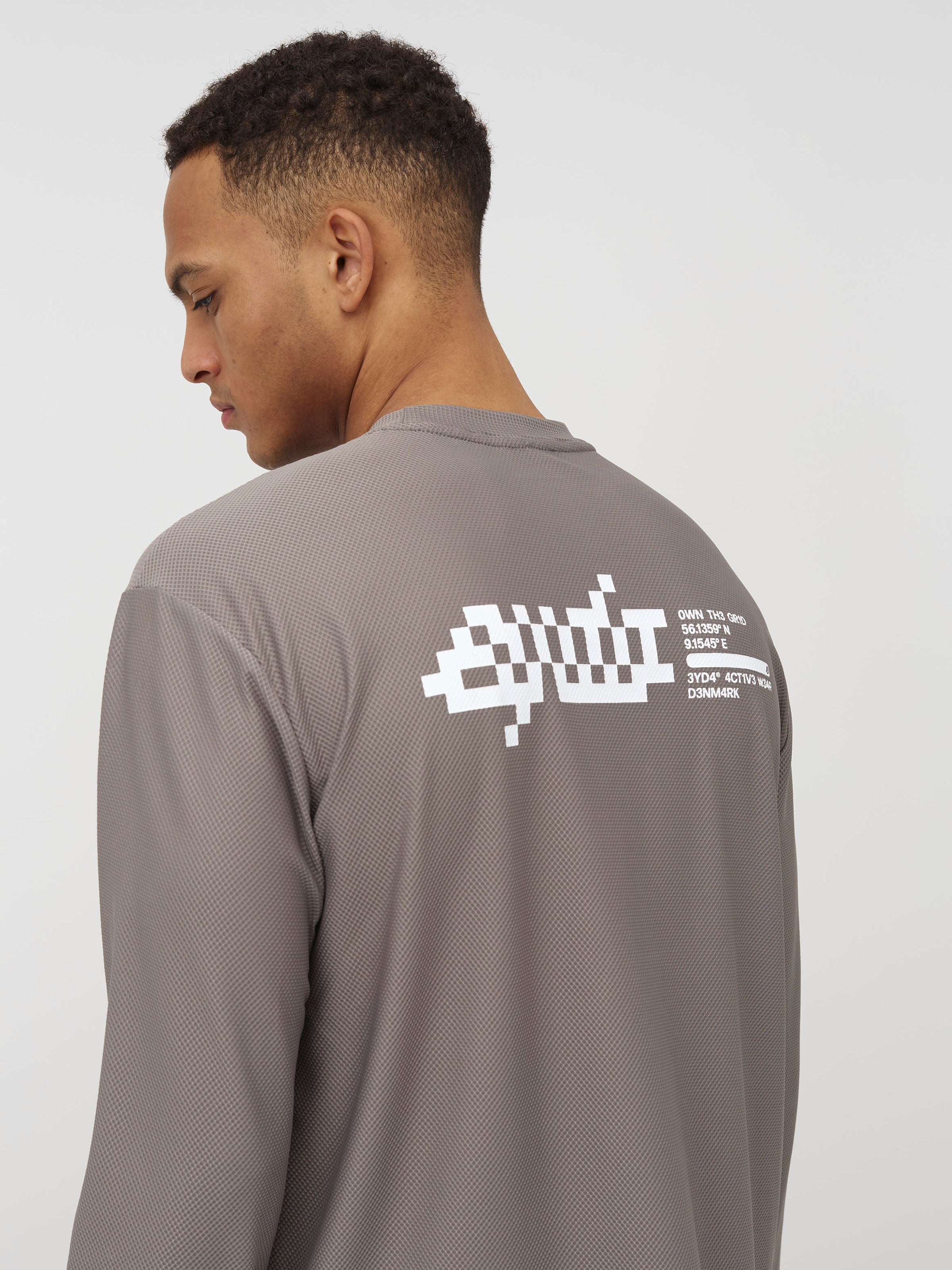 Noah Loose Long Sleeve